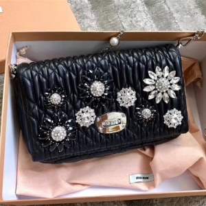 5BH097 MIUMIU (zhun)¿ M(jn)СƤ @ʯ 朗l ɫ