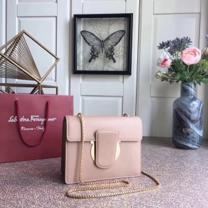 21F893 Ferragamoְ h(hun) ƸĽŮ СţƤ ̖(ho) w朗l 