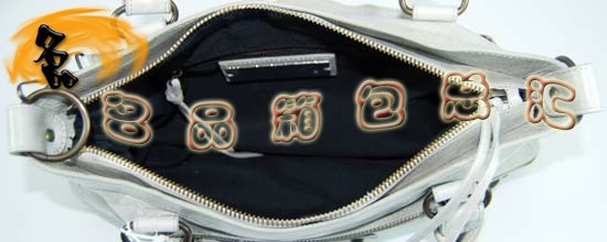 103208  ҙC(j)܇ Balenciagaμ M(jn)Ƥr(sh)Ů  \ɫ