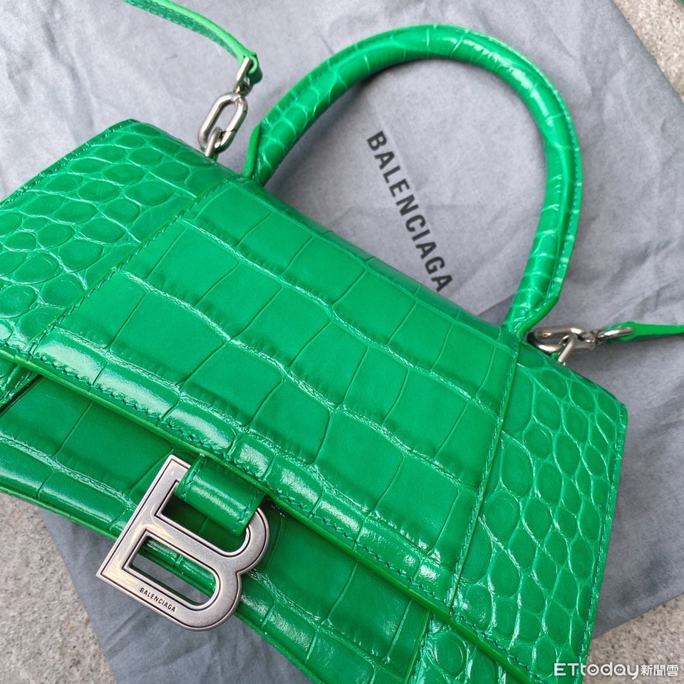 BALENCIAGA  DӛUvz