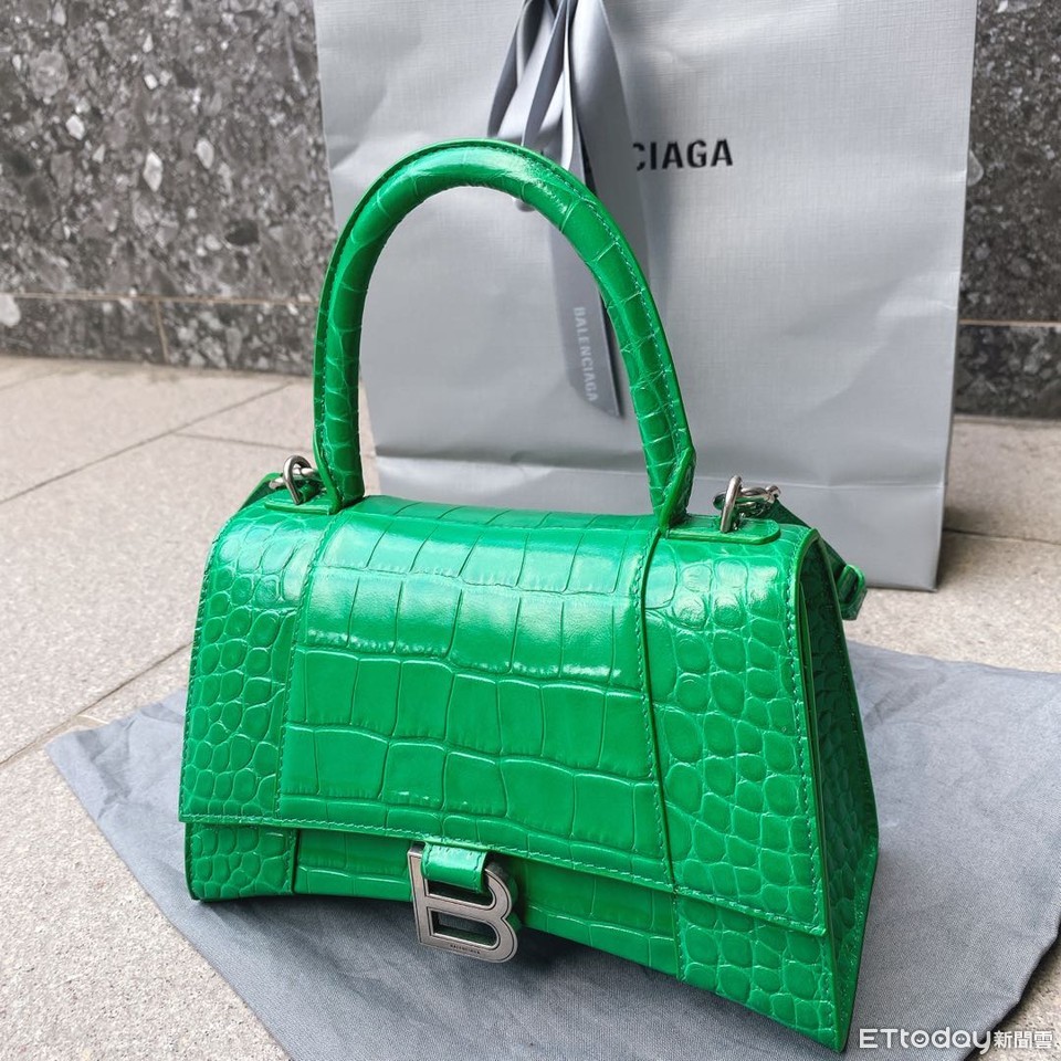 BALENCIAGA  DӛUvz