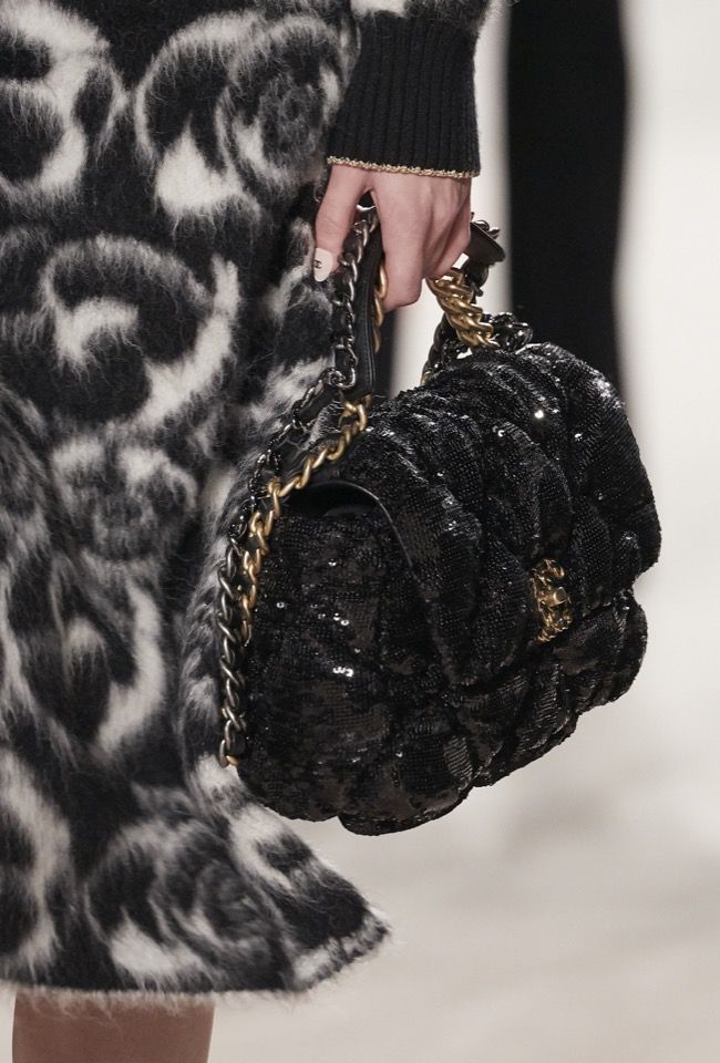 Chanel ɫƬ Chanel 19 ϵִ $39,600